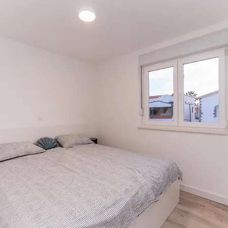 Losacker Apartment *