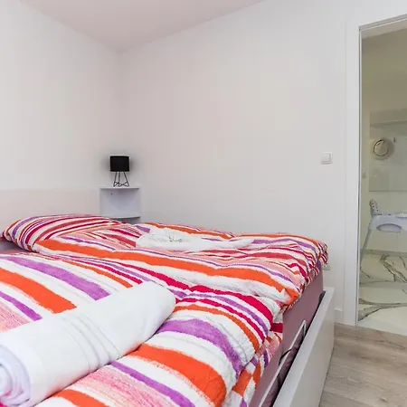Losacker Apartment