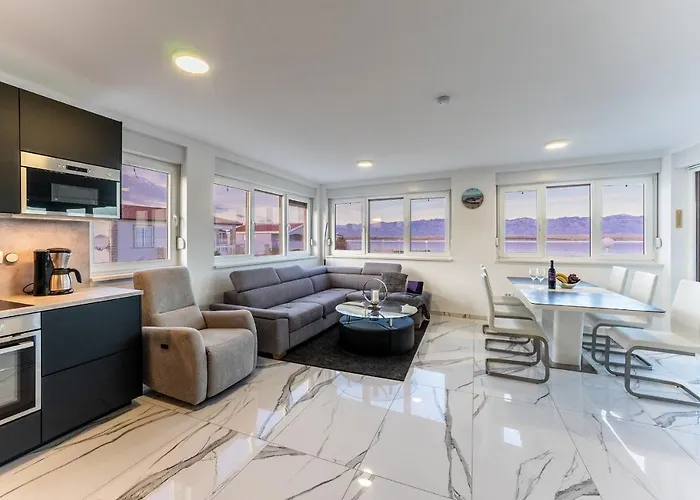 Losacker Apartment *